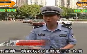 【逗逼说】无敌爆笑脑残无知奇葩女雷翻交警，醉了现身