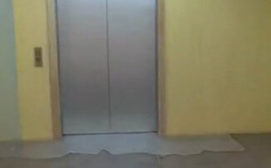 【逗逼说】电梯惊魂老外恶搞