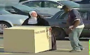 【逗逼说】国外搞笑整人，砸痛了没？