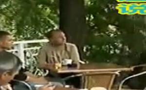 【逗逼说】美女需要你帮她