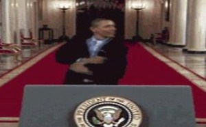 抢镜的那个女孩挺漂亮哈 每日一囧 62