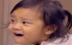 美女竟然边开车边给孩子喂奶 每日一囧 167