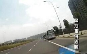 行车记录仪拍下笨贼偷车全程,这智商还出来偷车 逗逼说