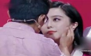 范冰扎双马尾萝莉学生妹美腻  嘟嘴卖萌显清纯