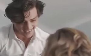 男人和女人在床上亲热扒光衣服爱爱视频在线观看