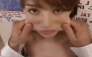 脱美女衣服还揉胸视频:西班牙女主播超级逗比搞笑卖萌