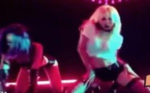 泫雅性感胸器火辣舞蹈 傲人双峰呼之欲出诱惑至极