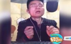 惊！熊孩子嗨玩裸眼6D过山车 轻松时刻3-60
