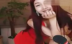 韩国美女主播穿性感红色超短裙可爱卖萌热舞视频