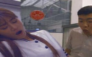 学校里的疯子110 吊丝究竟对美女干了什么 直接喷射