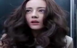 美女尴尬场面 美女臭美自拍 用力过度衣服撕开见光 美女尴尬场面 美女臭美自拍 用力过度衣服撕开见光