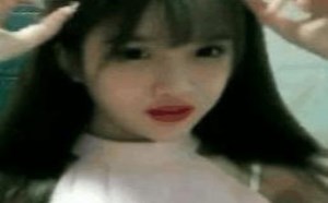 清纯长发女生妩媚诱惑性感卖萌图片