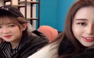 自拍不用手机 奇葩的美女却用砖头是如何做到的