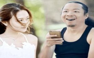 男子看到美女自拍动心,了, 忍不住做出大胆的动作